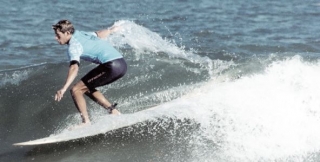 Surfea con nosotros